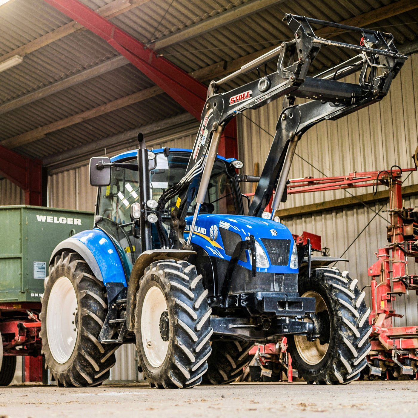 Ein Traktor mit Anhänger